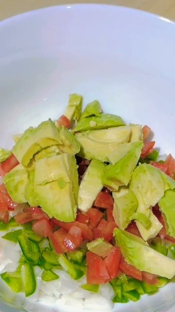 Avocado Salad 🥗#healthysaladforweightloss #youtubeshorts #recipe #food #weightlosssalad