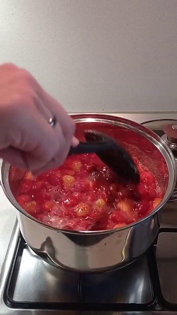 Клубничное варенье с персиком и мятой #мамаблог #рецепт #варенье #вареньеназиму #клубника #мята