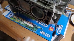 Вращение двигателя от руки, после сборки цилиндро-поршневой группы.