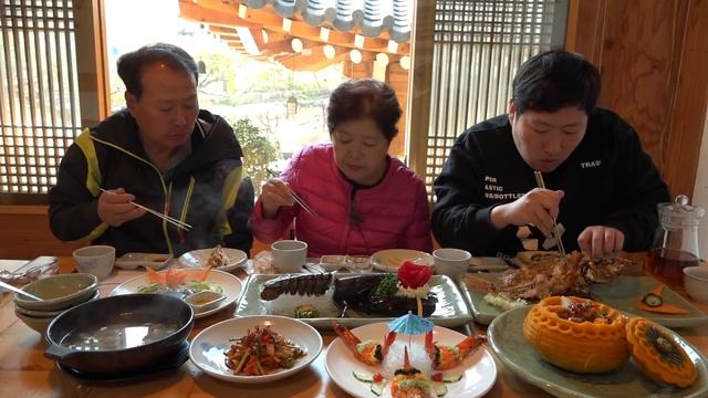 팔공산 고급 [[한정식 집(Korean Table d'hote restaurant)]]에 어머니 아버지와 ~먹방!! - Mukbang eating show