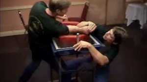 Джон Брзенк рассказал про все стили борьбы за минуту.