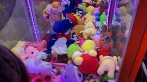 ВОТ ЭТО МОРДА В АППАРАТЕ С ИГРУШКАМИ ХВАТАЙКА!!! КАК ЕГО ВЫТАЩИТЬ???