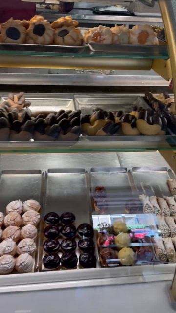 Italian pastry!cannelloni siciliano and Lovely sweets смотреть онлайн