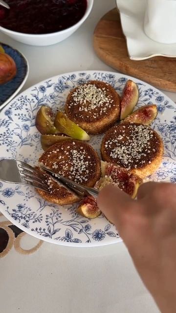 Сырники и кофе. Завтрак выходного дня! #пп #breakfast #готовимдома #завтрак #асмр #сырники #recipe смотреть онлайн