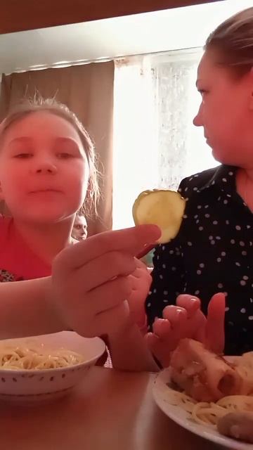 #mukbang #едимнакамеру #едимдома #мукбанг #спагетти #подлива