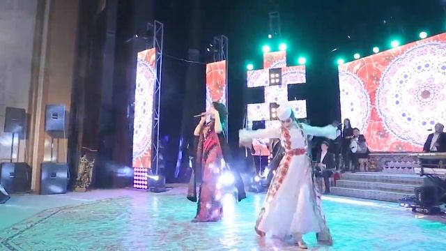 Нодирабегим Усарзода - Тановор ОВОЗИ ЗИНДА (Консерти 2019) смотреть онлайн