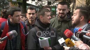 Ora News - Studentët mesazh labçe Ramës:"S'jemi dele siç do ti