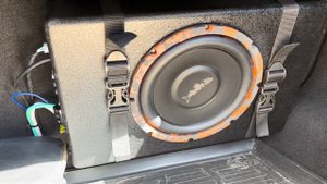 "Активный сабвуфер DL Audio Barracuda 8A Underseat в EXEED LX"
