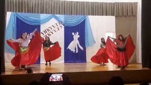 Түөлбэлэринэн үҥкүү күрэҕэ. 2 Хомустаах