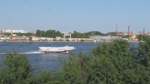 Нева. "Метеор" за Финляндским мостом