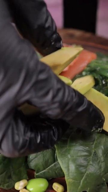 Рецепты  от шефов FOODMARKET в Краснодаре. Как приготовить вкусный и полезный салат. #Shorts