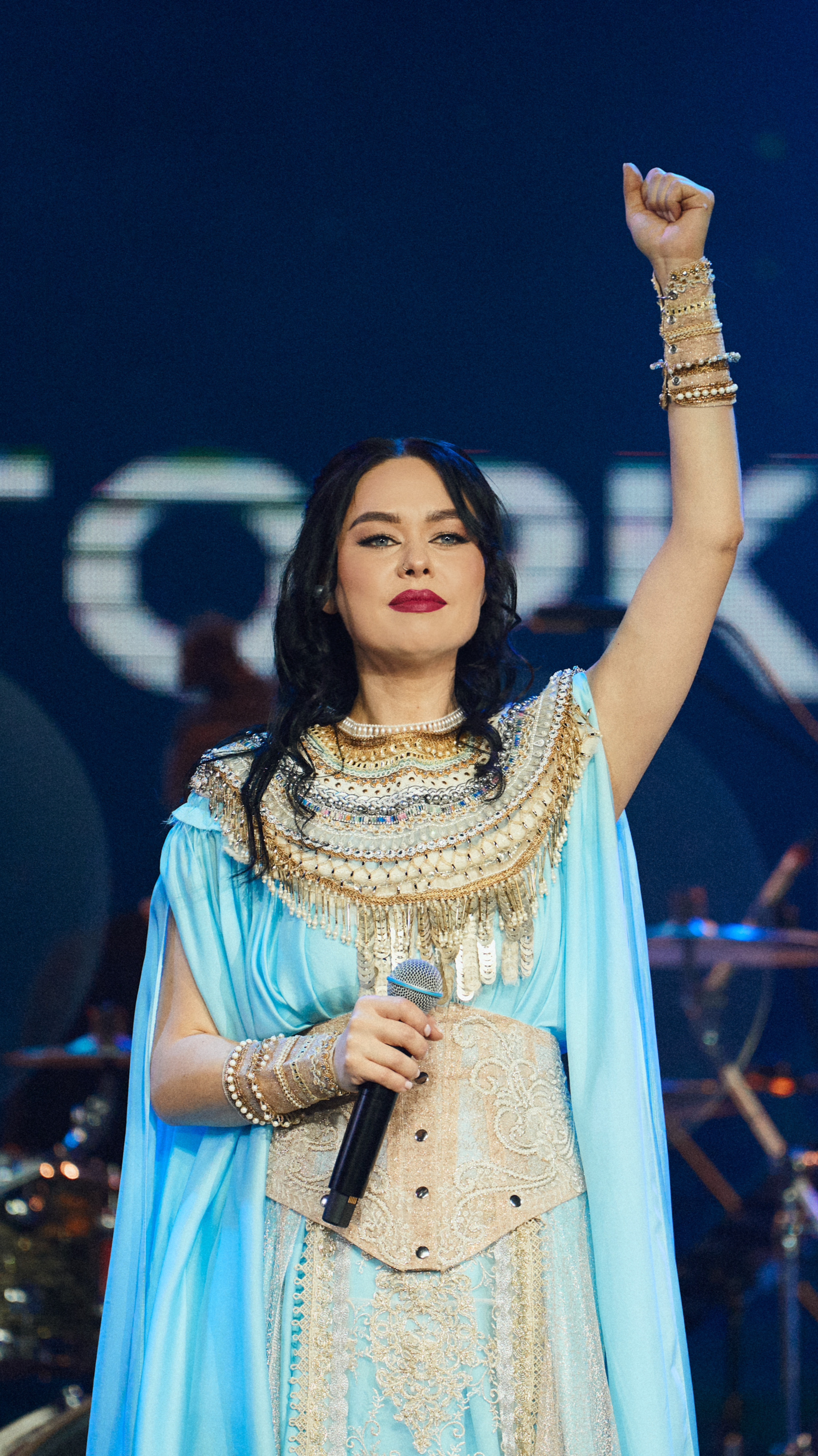 Ключевая вода - это ж слезы мои💧
#ВикторияБарс #ВикаБарс #территориярусскойпесни #разлиласьречка смотреть онлайн