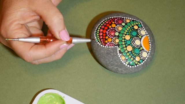 How to paint dot mandalas with Kristin Uhrig- #20- Joyful Hearts смотреть онлайн