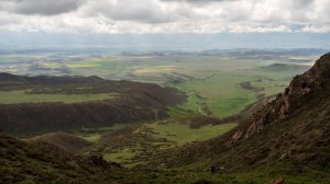 Трек к югу от озера Сон-Куль