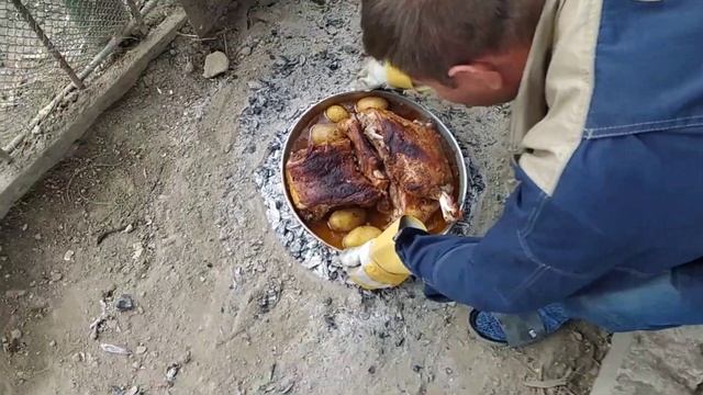 Гёммеч (gömmeç) блюдо древних кочевников. Баранина закопанная в угли. смотреть онлайн