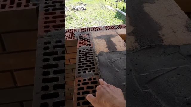 Рабочие моменты печника.Формирование верхней горизонтали полки с сечением под дымоход.