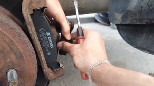 как "утопить" поршинь тормозного суппорта с помощью подручных средств
