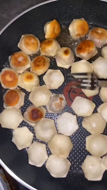 ЖАРЕНЫЕ ПЕЛЬМЕНИ👍😋#shorts #еда смотреть онлайн