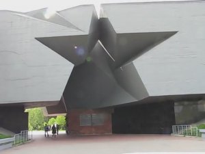 Брестская крепость. Музыка у входа