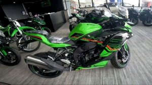 Kawasaki Ninja Zx-4RR VS Ninja 400