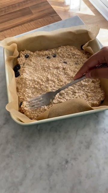 BAKED BLUEBERRY BREAKFAST OATS смотреть онлайн