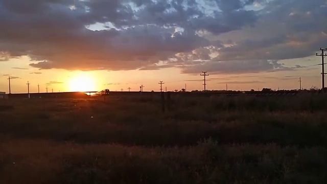 Вечерний двухэтажный пассажирский поезд 027С сообщением Симферополь-Москва на перегоне (см. в опис.
