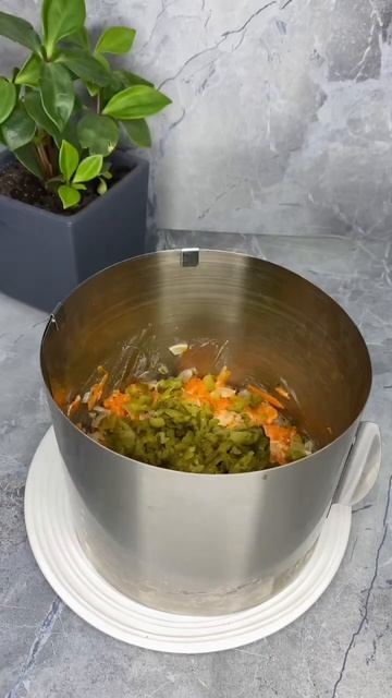 Слоеный салат с куриной печенью смотреть онлайн