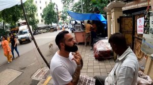 Индийский уличный парикмахер в Мумбаи, Индия 🇮🇳 ($0.60 за бесшумное бритье)