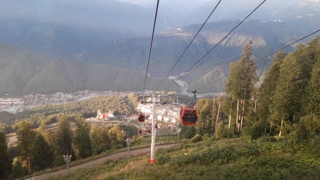 Куда поехать по России. Сочи, Красная поляна. Канатка. Спускаемся со второго уровня на первый.