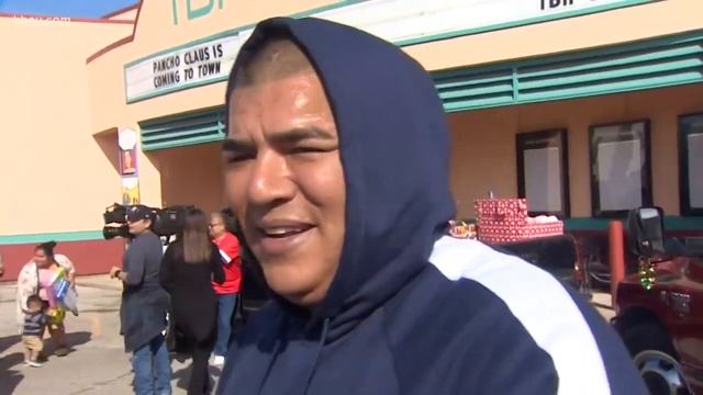 37 years and counting | 'Pancho Clause' visits Houston's east side for Christmas смотреть онлайн