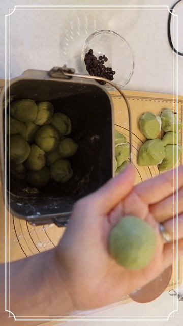 パン作り。抹茶チョコパン。今回もホームベーカリーで作ってます🥖 смотреть онлайн