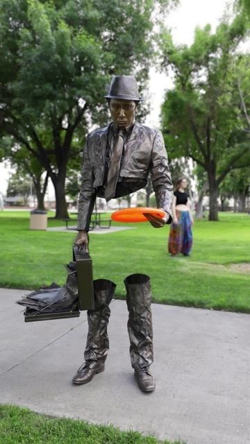 Этот памятник живой?! смотреть онлайн