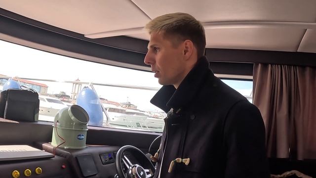 Идеальная Моторная Яхта для Дальних Путешествий: Честный обзор смотреть онлайн