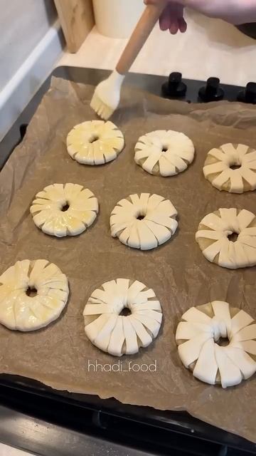 Когда решила доверится рецепту из Интернета 🥲 И получилось… Идеально🤌🏻 Ананасы в слоенном тесте 🍍 смотреть онлайн