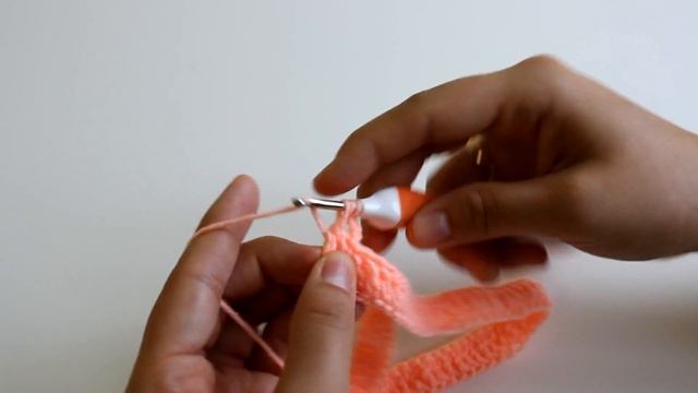 ШАПОЧКА С КОСАМИ КРЮЧКОМ (1 часть) смотреть онлайн