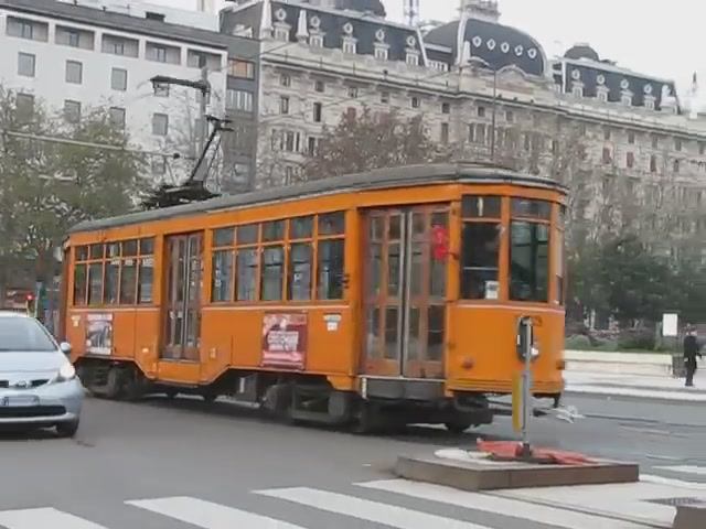 Милан (Италия). Старый трамвай у вокзала