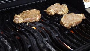 Стейк из свинины "Шашлычок" на газовом гриле.