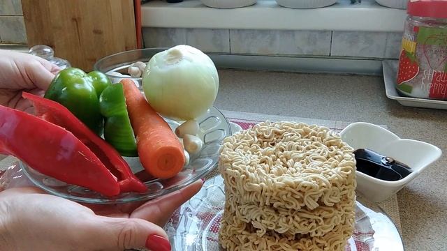 ПРЕВРАЩАЕМ ОБЫЧНЫЙ ДОШИРАК В ШИКАРНОЕ БЛЮДО😋
