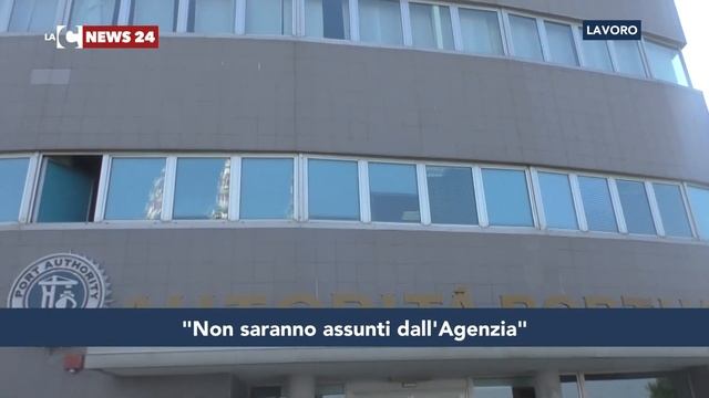 Portuali in fila per la firma смотреть онлайн