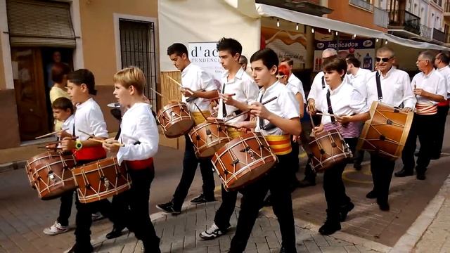 Барабанщики на ярмарке в Гата де Горгос смотреть онлайн