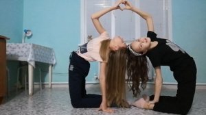 Йога челлендж с подругой Элиной