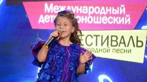 Осенний джаз из репертуара А. Варум
Мушникова Василиса

Судия современного вокала Голоса