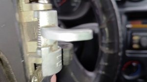 036 Как перебрать ручку двери на Гранте.mp4