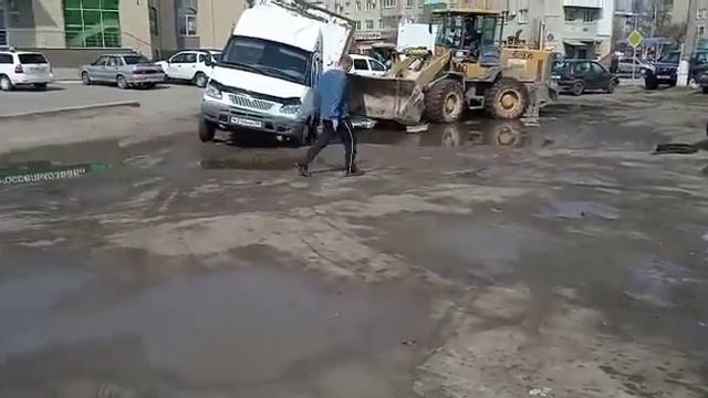 Газель провалилась в яму в Воронежской области смотреть онлайн