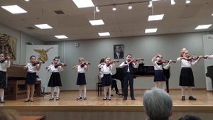 Дунаевский.Колыбельная. Бакланов.Марш. исп.мл.ансабль скрипачей