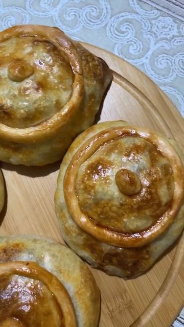 ЖАРКОЕ В ГОРШОЧКАХ ИЗ ТЕСТА #shorts смотреть онлайн