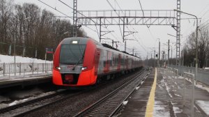 ЭС2Г - 103 на скорости проследует платформу Сенеж.