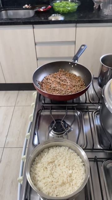 Arroz de forno no microondas com carne moída. Super simples! #façavocêmesmo #short #shorts смотреть онлайн