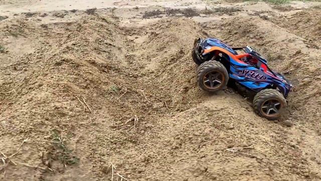 Wltoys 104009 vs Walker Bulldog 3839 RC Tank | Remote Control Car | 4x4 RC Car