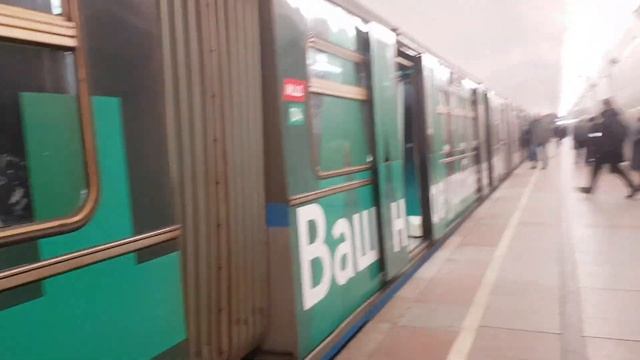 Тематический поезд «МЦД D4» на станции Лубянка смотреть онлайн